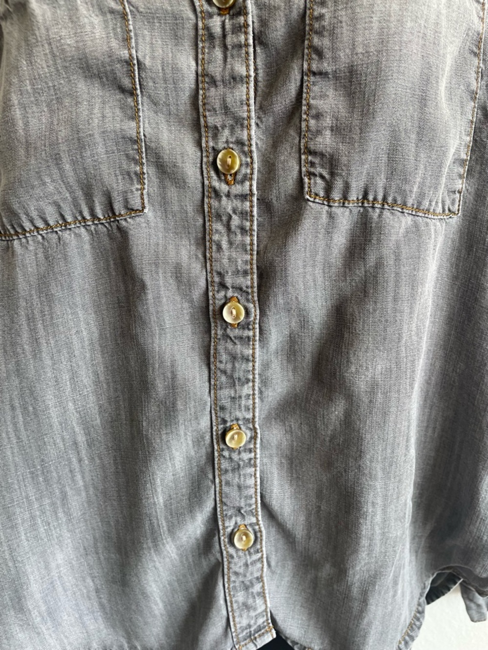 Cloth & Stone Anthropologie Button Down Shirt Gray Chambray Lightweight XS - Picture 6 of 12